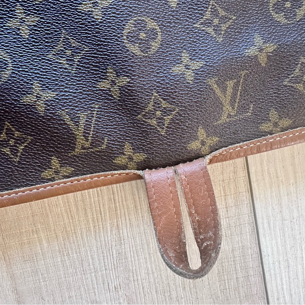 Extremely rare, vintage Louis Vuitton Monogram garment bag with side zippers. - Picture 10 of 16